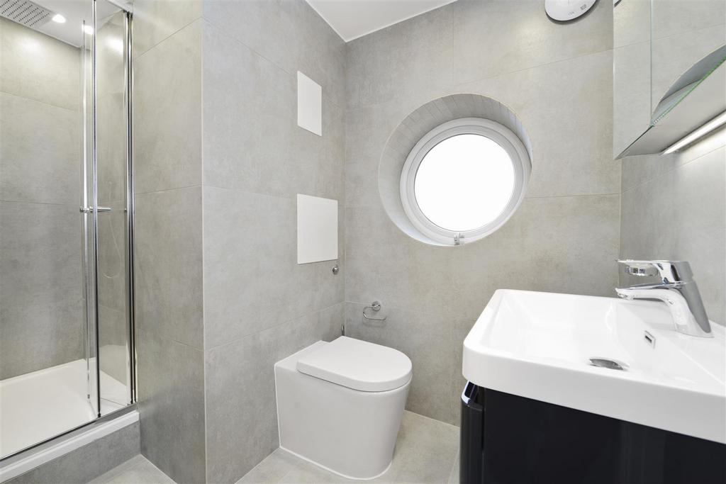 75 BC En-suite.jpg