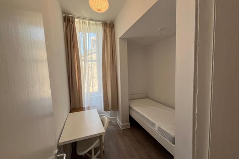 5 bedroom flat to rent, Polwarth Gardens, Polwarth, Edinburgh, EH11