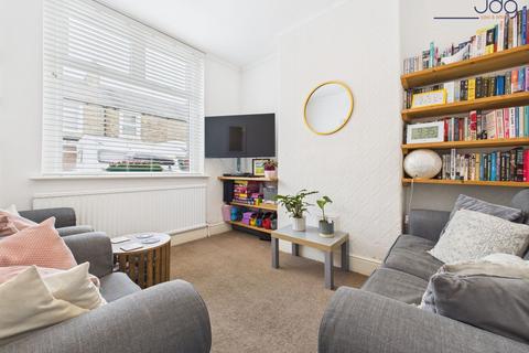 30 Avondale Road, Lancaster, LA1 4BY