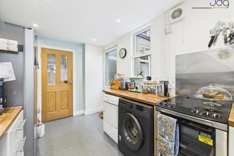 30 Avondale Road, Lancaster, LA1 4BY