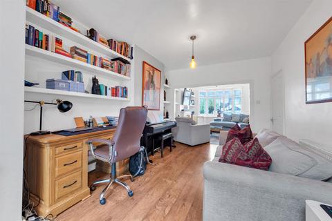 135 Dumbreck Road, London, SE9 1RF