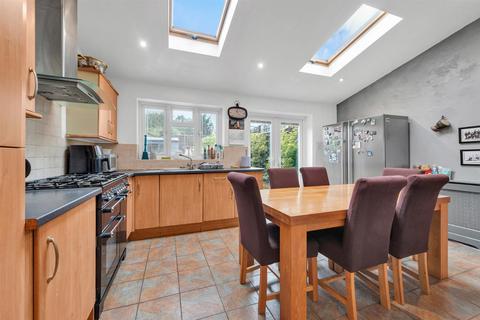 135 Dumbreck Road, London, SE9 1RF