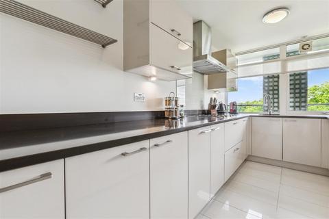 3 bedroom flat to rent, Hyde Park Gate, London, SW7