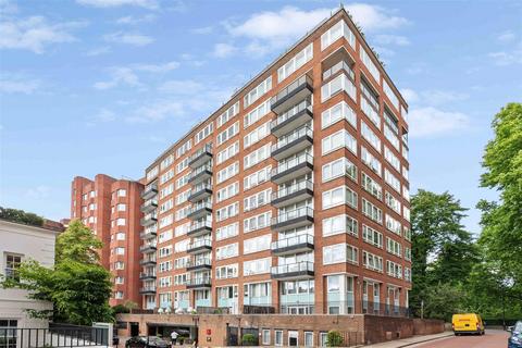 3 bedroom flat to rent, Hyde Park Gate, London, SW7