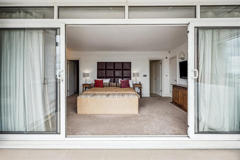 3 bedroom flat to rent, Hyde Park Gate, London, SW7