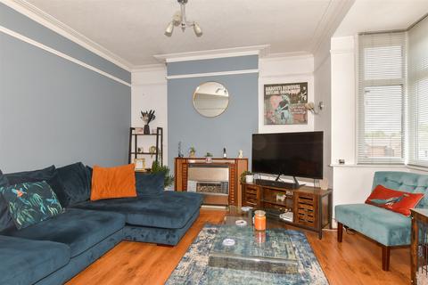 2 bedroom terraced house for sale, Elm Avenue, Chatham ME4