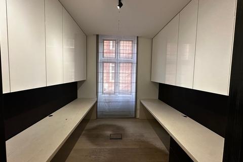 Retail property (high street) to rent, 26-26A Cadogan Sq London SW1X 0JP