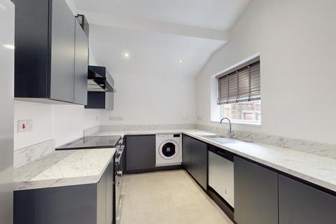 6 bedroom house to rent, Richmond Road, Manchester M14