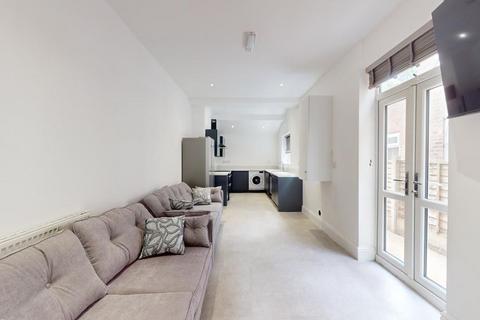 6 bedroom house to rent, Richmond Road, Manchester M14