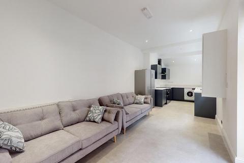 6 bedroom house to rent, Richmond Road, Manchester M14