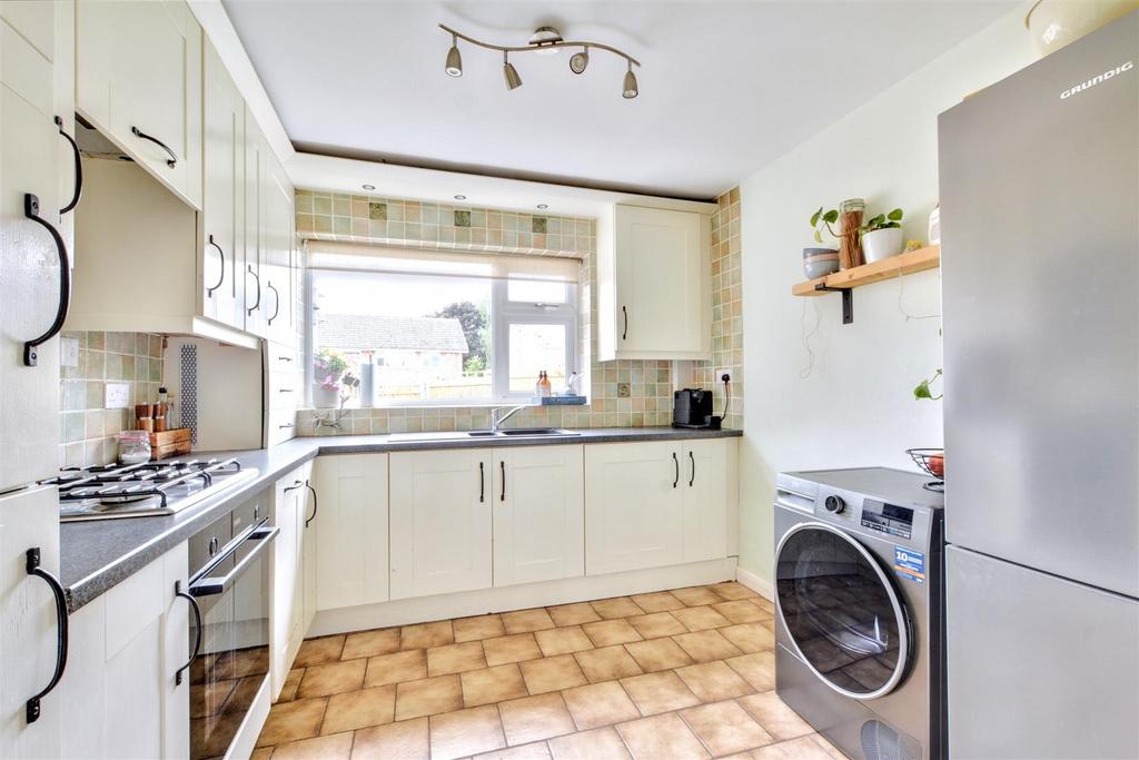 Kitchen 1.jpeg