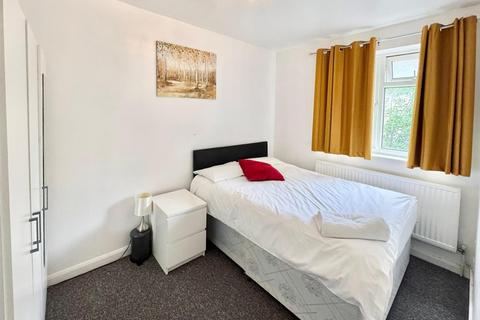 3 bedroom terraced house to rent, Walter Walk, Edgware