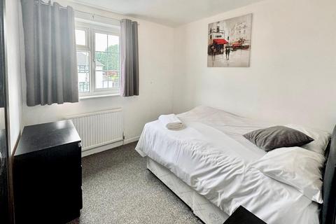 3 bedroom terraced house to rent, Walter Walk, Edgware