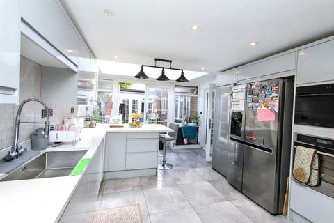 4 bedroom semi-detached house for sale, Tiverton Avenue, Grainger Park, Newcastle upon Tyne, Tyne and Wear, NE4 8SN