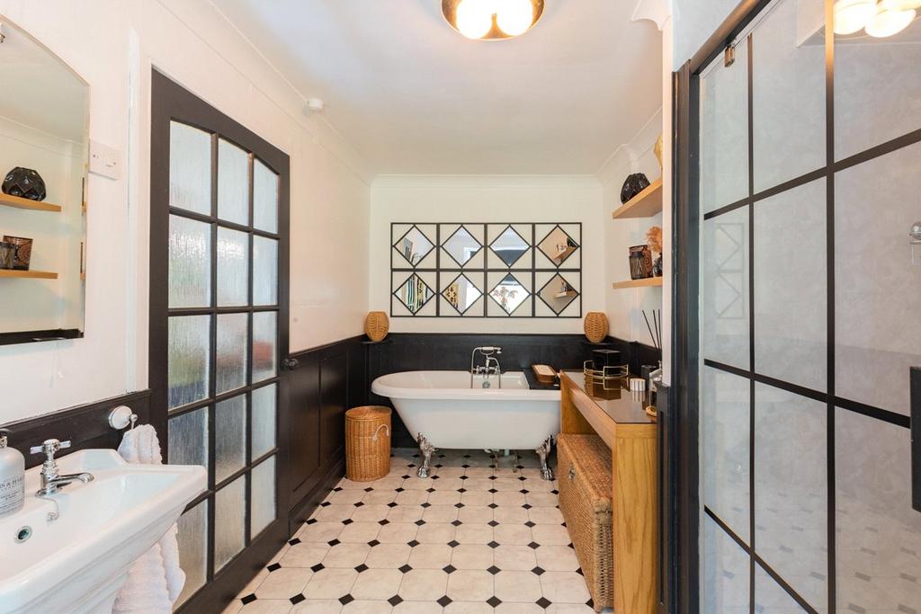 En Suite Bathroom