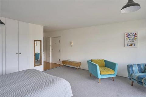 Studio for sale, John Trundle Court, Barbican, Lindsay, EC2Y