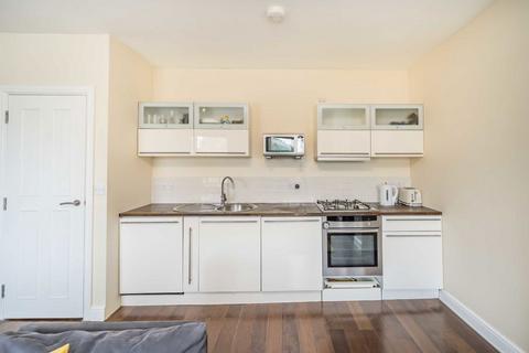 Flat C, 37 Tunstall Road, London, SW9 8BZ