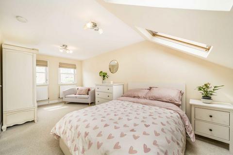 Flat C, 37 Tunstall Road, London, SW9 8BZ