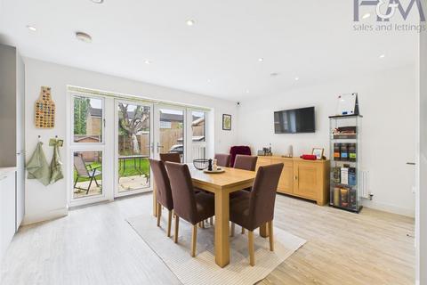 103 Stirling Close, Stevenage, SG2 8TG