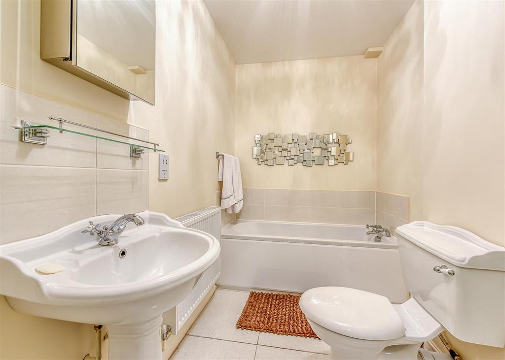 3 The Limes-bathroom2.jpg