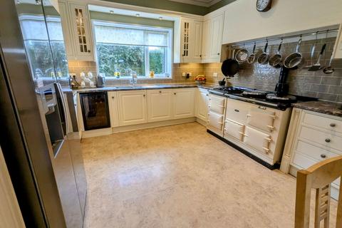 5 bedroom detached house for sale, Glen Hurst, Cwmamman Road, Glanamman, Ammanford, SA18 1DZ