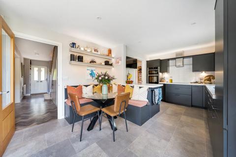 25 Forster Road, Guildford, GU2 9AE