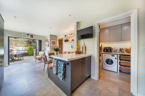 25 Forster Road, Guildford, GU2 9AE