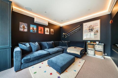 25 Forster Road, Guildford, GU2 9AE