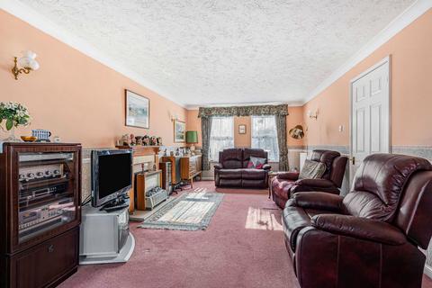 4 bedroom detached house for sale, Fontwell Drive, Alton, Hampshire