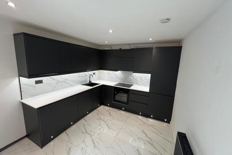 3 bedroom maisonette to rent, Palmerston Crescent, London