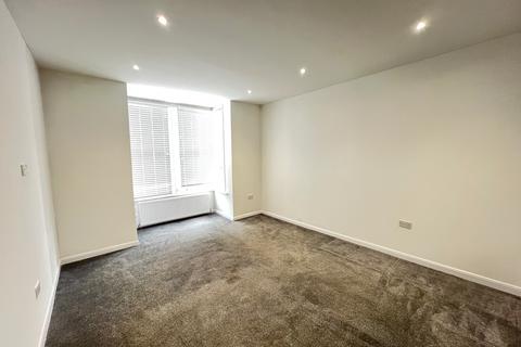 3 bedroom maisonette to rent, Palmerston Crescent, London