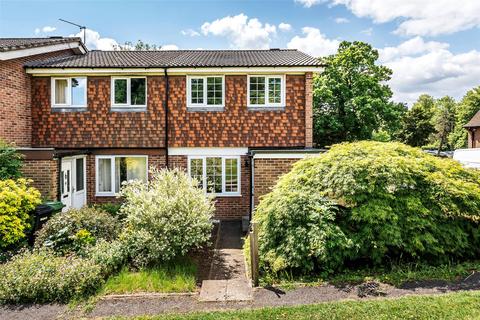 3 bedroom end of terrace house for sale - Oaks Close, Leatherhead, Surrey, KT22