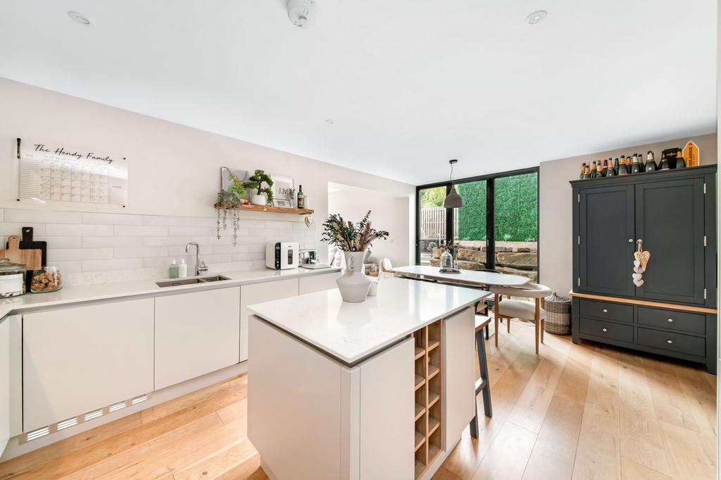 OPEN-PLAN LIVING DINING KITCHEN cont.