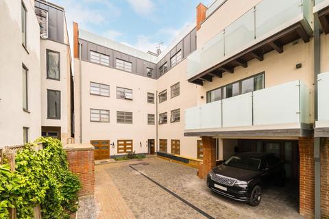 2 bedroom flat for sale, Elm Grove, London SW19
