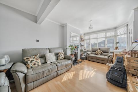 15 Castleton Avenue, Bexleyheath, DA7 6QT