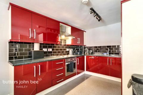 2 bedroom flat for sale, Wardle Gardens, Leekbrook, Leek ST13 7AR