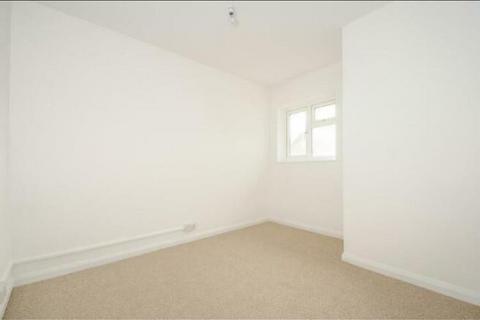 2 bedroom flat for sale, Ashford High Street,  Surrey,  TW15
