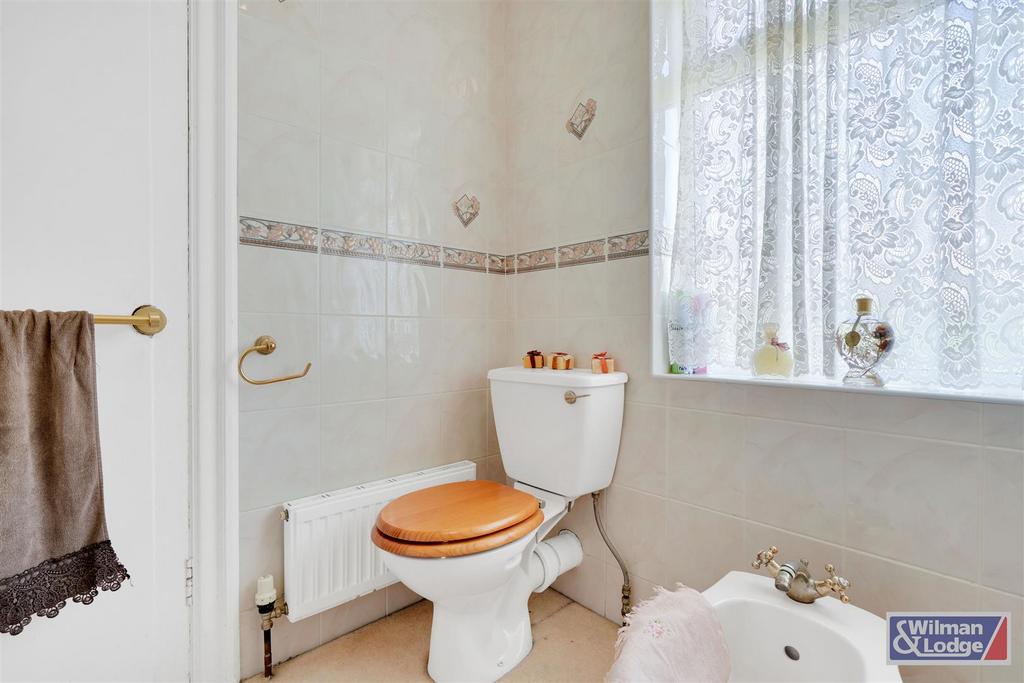 5 Bed Semi Detached property in Riddlesden