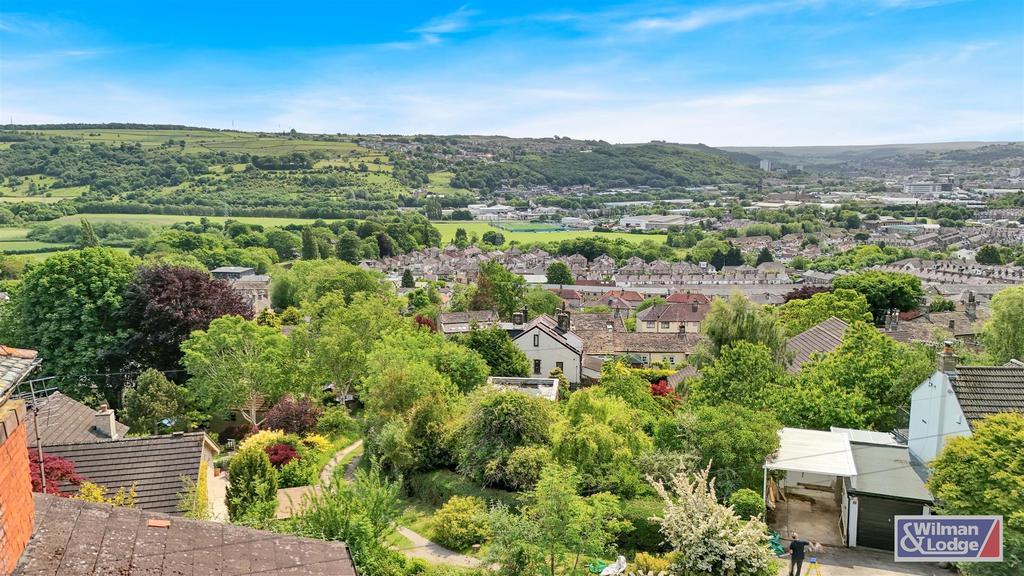 5 Bed Semi Detached property in Riddlesden