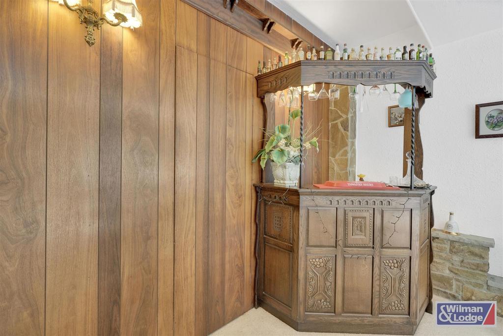 5 Bed Semi Detached property in Riddlesden
