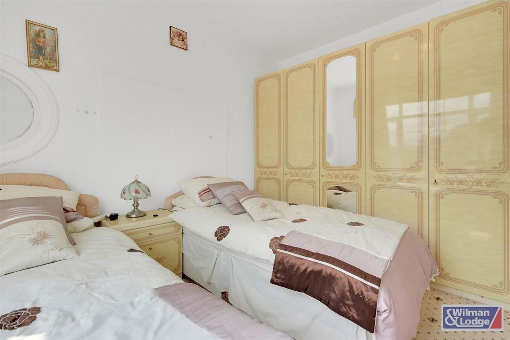 5 Bed Semi Detached property in Riddlesden