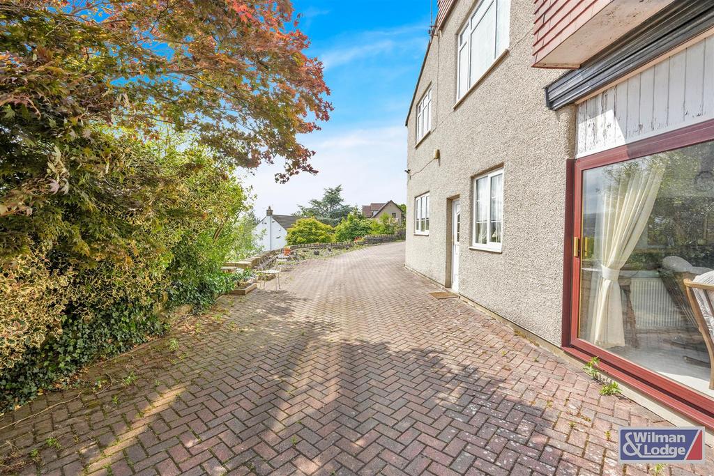 5 Bed Semi Detached property in Riddlesden