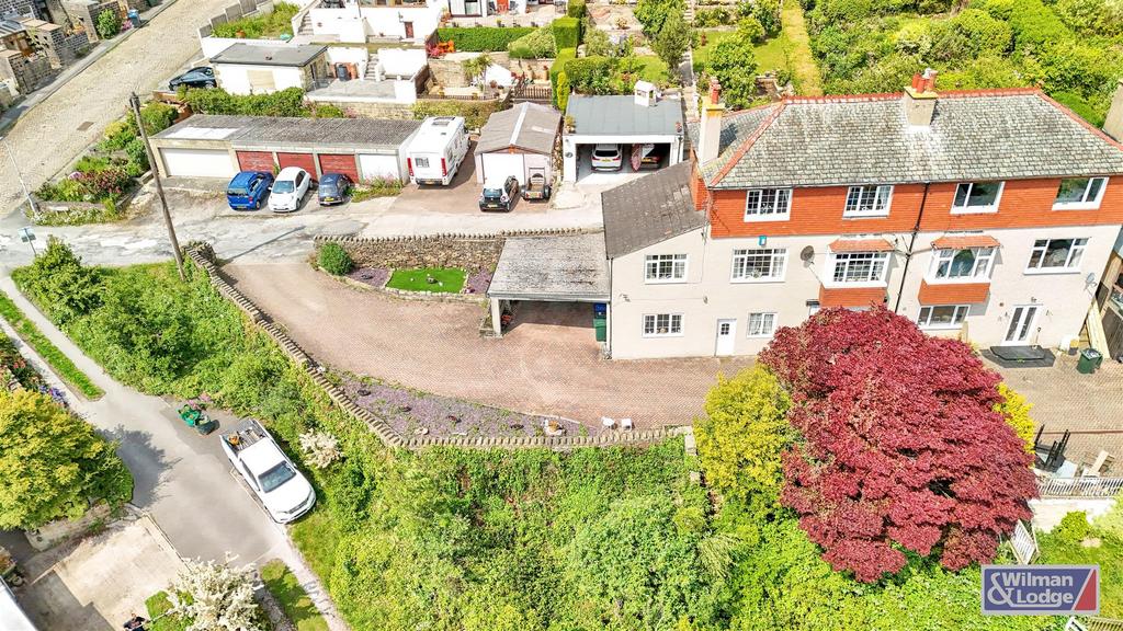 5 Bed Semi Detached property in Riddlesden