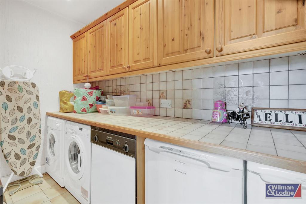 5 Bed Semi Detached property in Riddlesden
