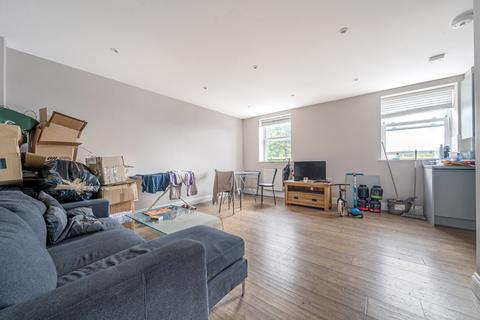3 bedroom flat to rent, Kings Road, Kingston upon Thames, KT2