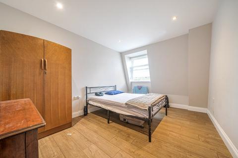 3 bedroom flat to rent, Kings Road, Kingston upon Thames, KT2