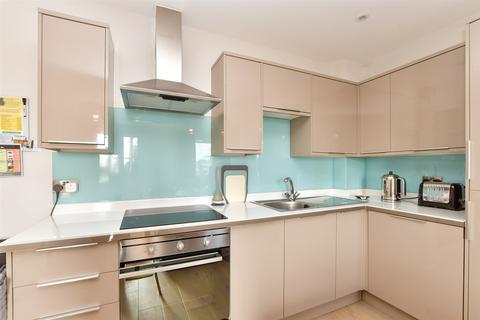 2 bedroom apartment for sale, White Lion Close, East Grinstead RH19