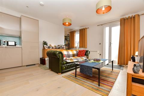 2 bedroom apartment for sale, White Lion Close, East Grinstead RH19