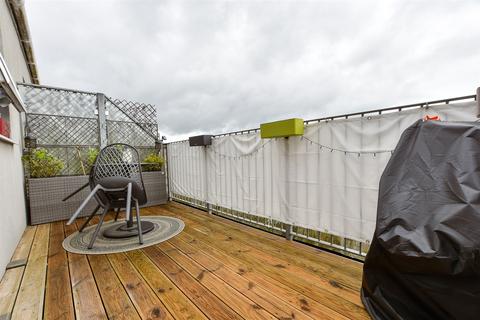 2 bedroom apartment for sale, White Lion Close, East Grinstead RH19