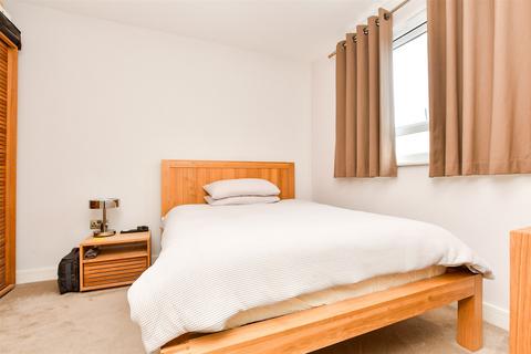 2 bedroom apartment for sale, White Lion Close, East Grinstead RH19